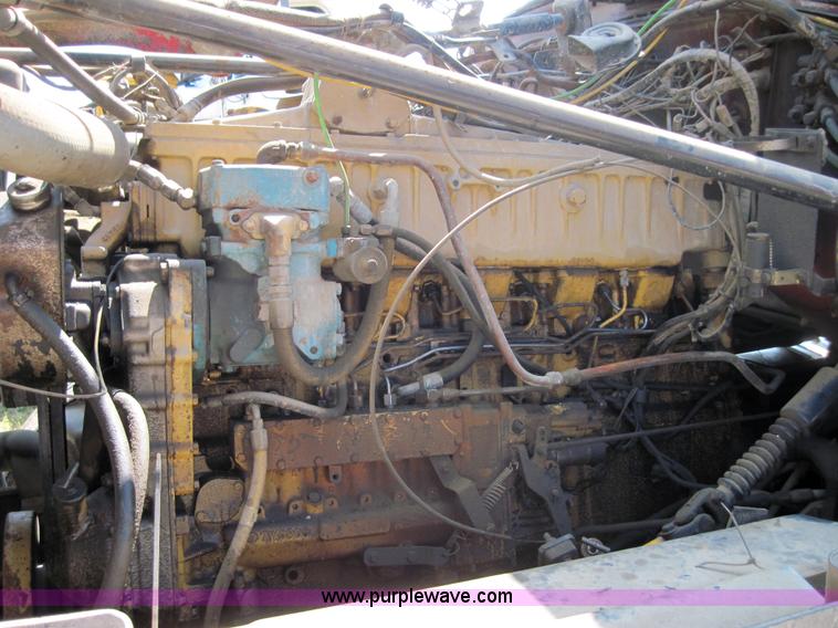 image for item 4017 1987 Ford LTL9000 semi truck