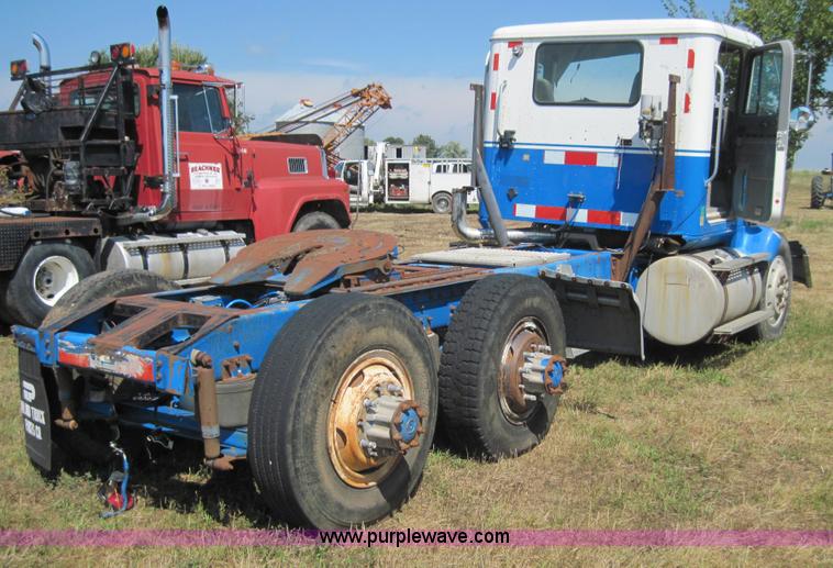 image for item 4018 1996 International Series 9400 semi truck