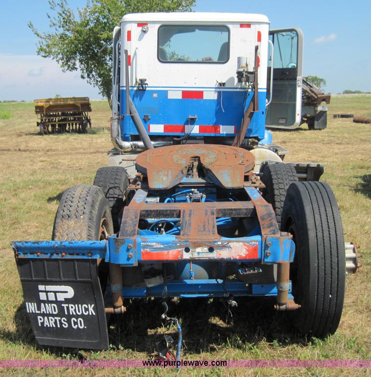 image for item 4018 1996 International Series 9400 semi truck