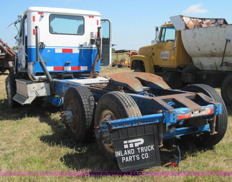 image for item 4018 1996 International Series 9400 semi truck
