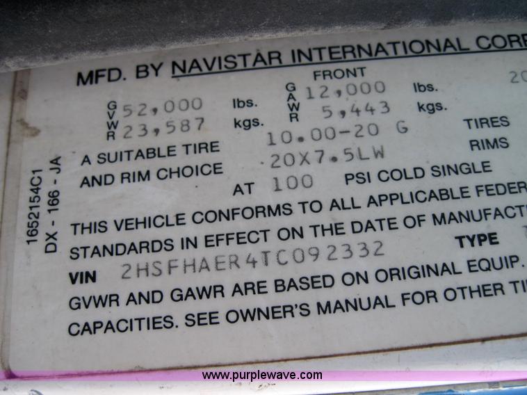 image for item 4018 1996 International Series 9400 semi truck