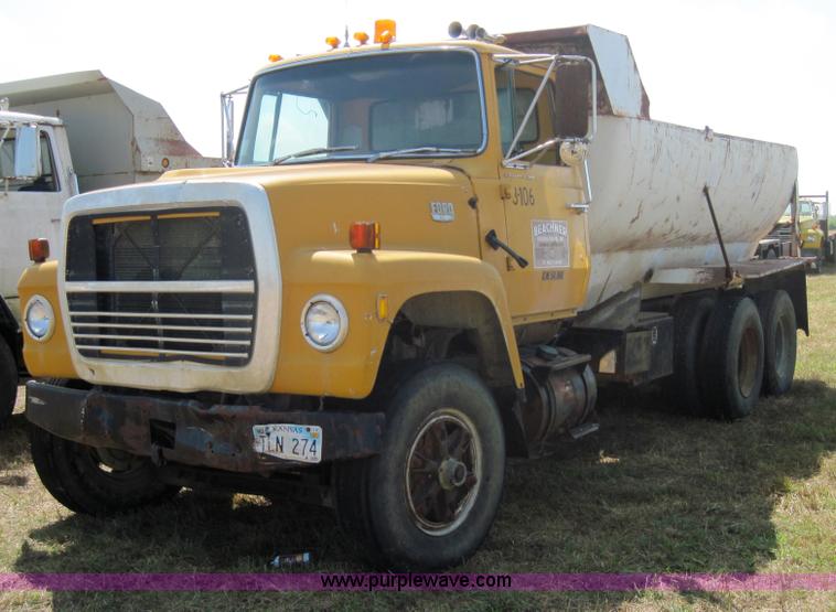 image for item 4019 1978 Ford truck with dump bed