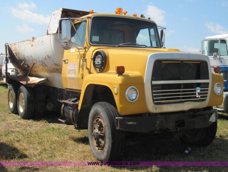 image for item 4019 1978 Ford truck with dump bed