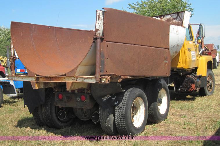 image for item 4019 1978 Ford truck with dump bed