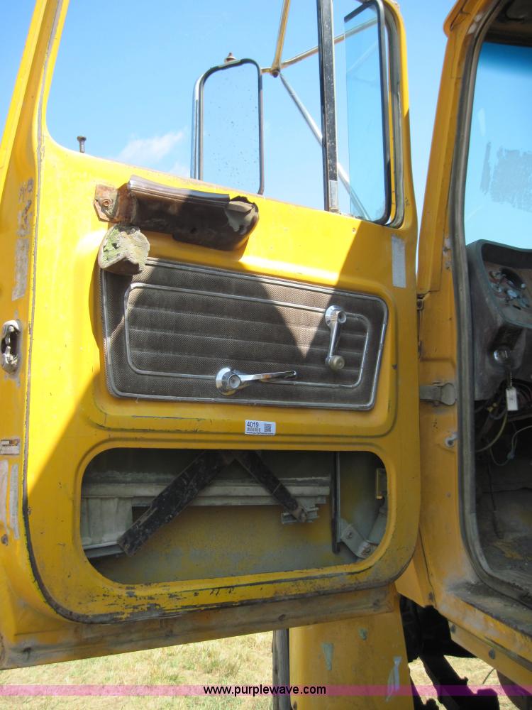 image for item 4019 1978 Ford truck with dump bed