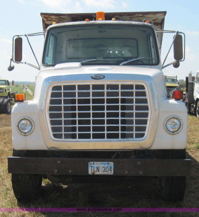 image for item 4021 1979 Ford 7000 truck with dump bed