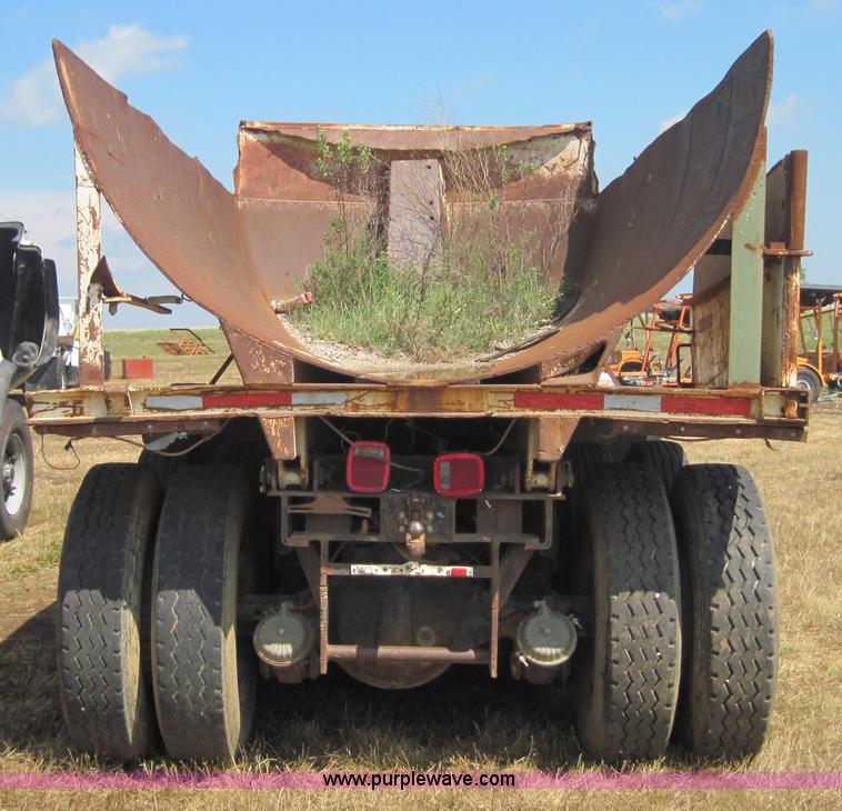 image for item 4021 1979 Ford 7000 truck with dump bed