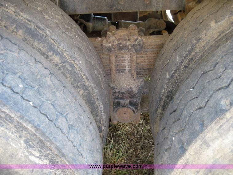 image for item 4021 1979 Ford 7000 truck with dump bed