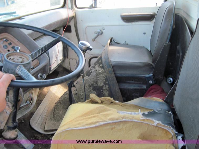 image for item 4021 1979 Ford 7000 truck with dump bed