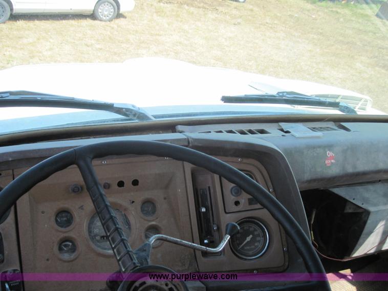 image for item 4021 1979 Ford 7000 truck with dump bed