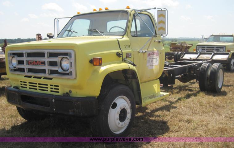 image for item 4022 1988 GMC 7000 cab and chassis