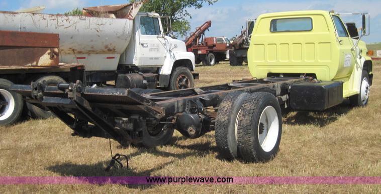 image for item 4022 1988 GMC 7000 cab and chassis