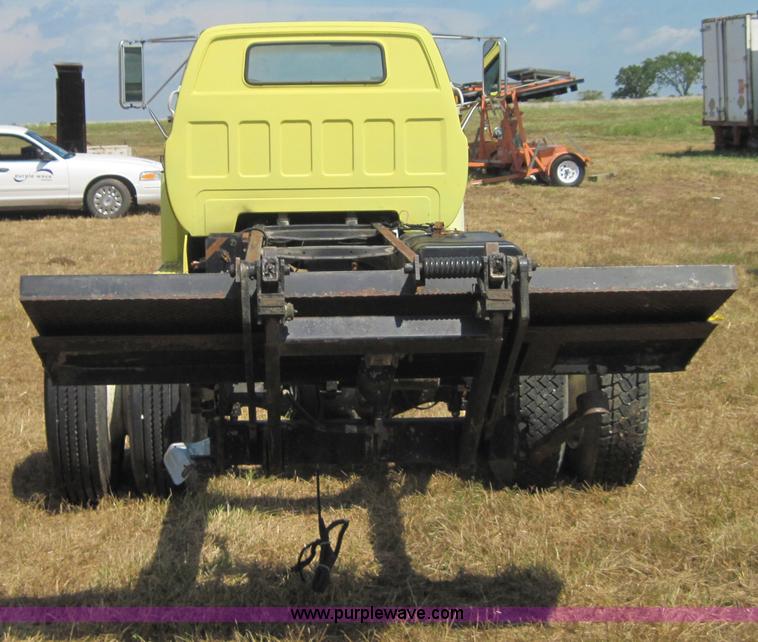 image for item 4022 1988 GMC 7000 cab and chassis