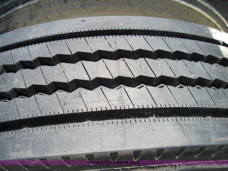 image for item 4022 1988 GMC 7000 cab and chassis