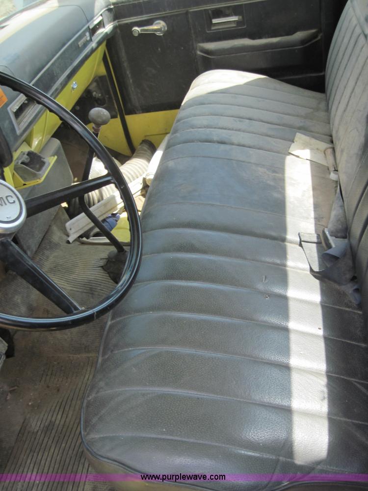 image for item 4022 1988 GMC 7000 cab and chassis