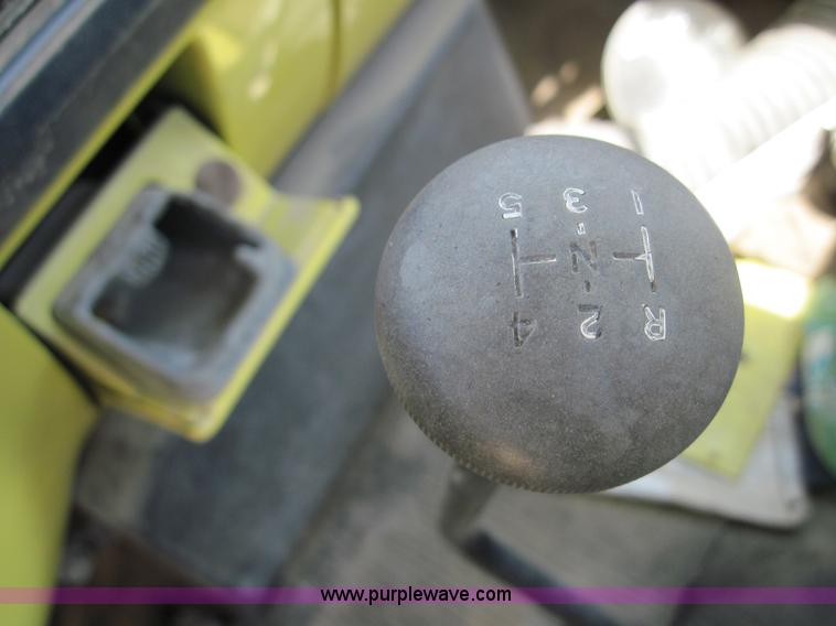 image for item 4022 1988 GMC 7000 cab and chassis