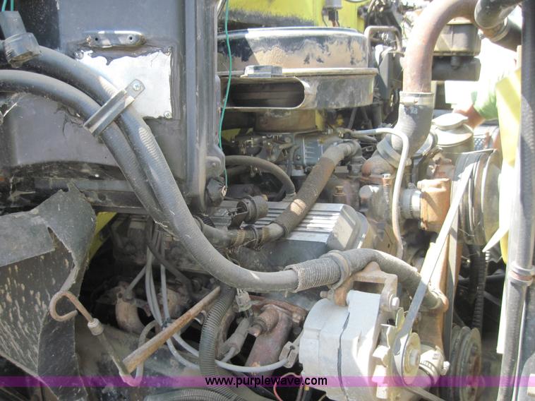 image for item 4022 1988 GMC 7000 cab and chassis