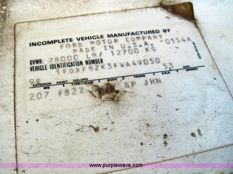 image for item 4023 1985 Ford F800 flatbed truck with hoist