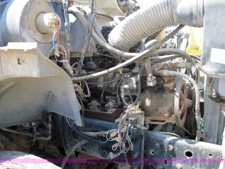 image for item 4023 1985 Ford F800 flatbed truck with hoist