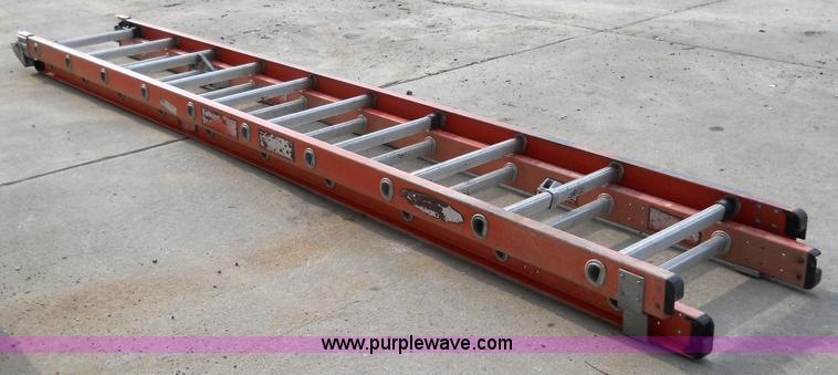 image for item 5019 18' fiberglass extension ladder