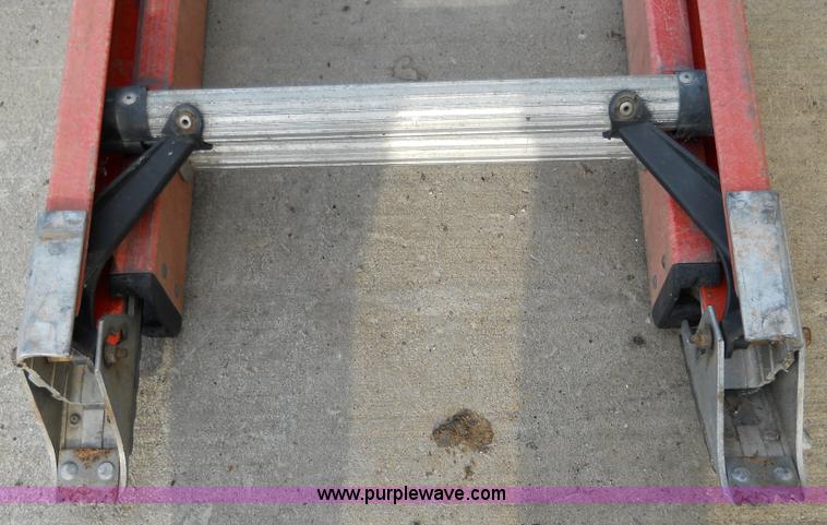 image for item 5019 18' fiberglass extension ladder