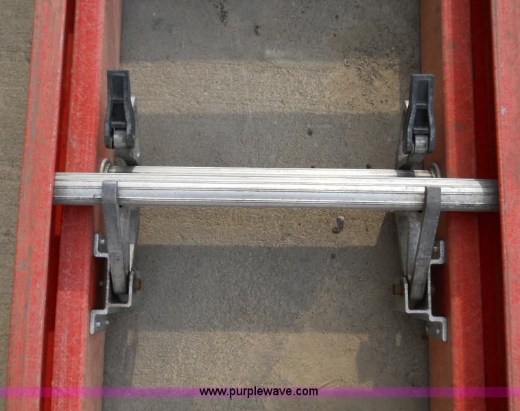 image for item 5019 18' fiberglass extension ladder