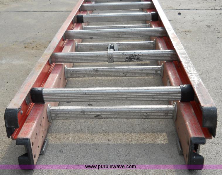 image for item 5019 18' fiberglass extension ladder