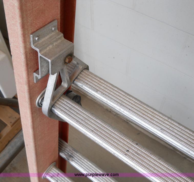 image for item 5019 18' fiberglass extension ladder