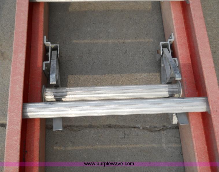image for item 5020 18' fiberglass extension ladder