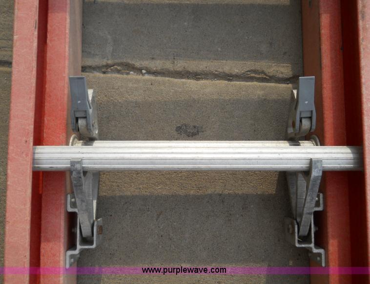 image for item 5020 18' fiberglass extension ladder