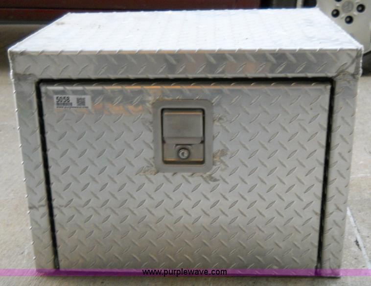 image for item 5058 Aluminum box