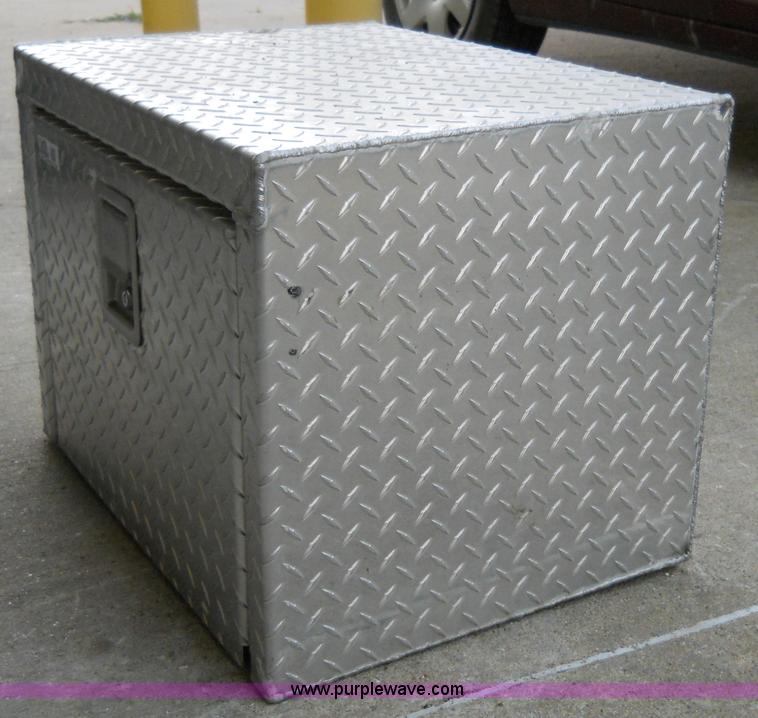 image for item 5058 Aluminum box