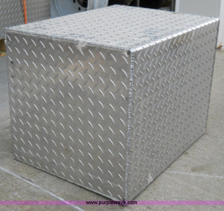 image for item 5058 Aluminum box