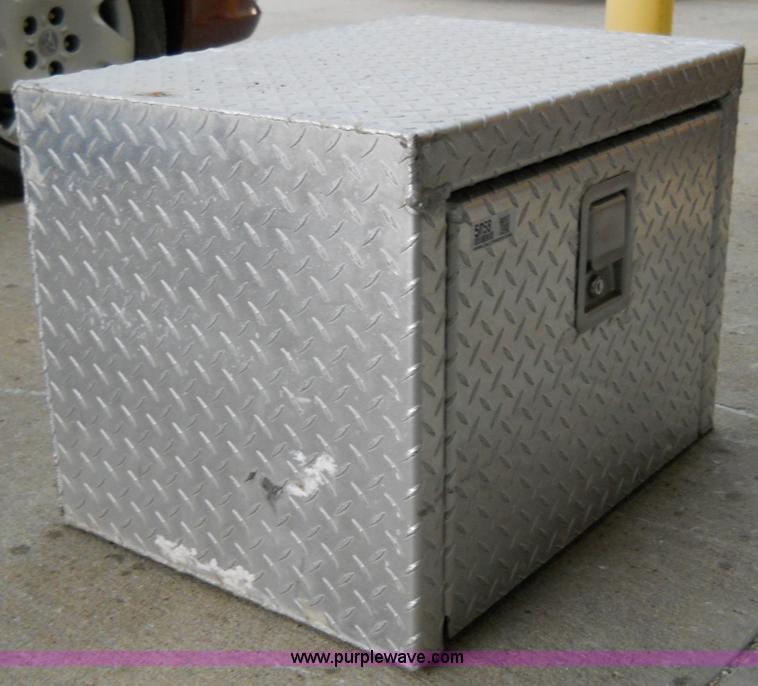 image for item 5058 Aluminum box