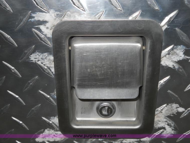 image for item 5058 Aluminum box