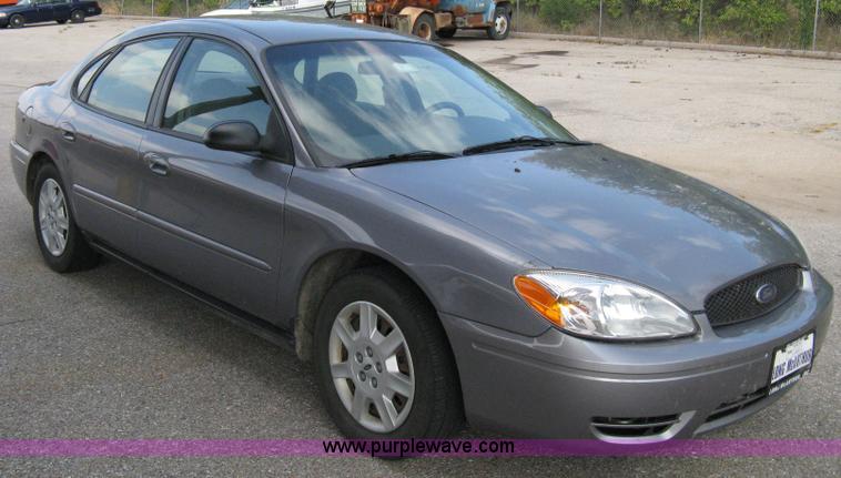 image for item 5115 2007 Ford Taurus SE