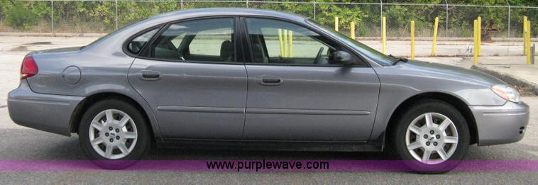 image for item 5115 2007 Ford Taurus SE