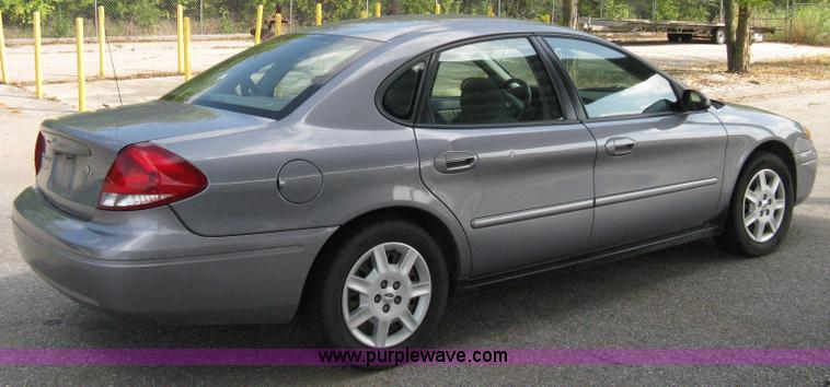 image for item 5115 2007 Ford Taurus SE