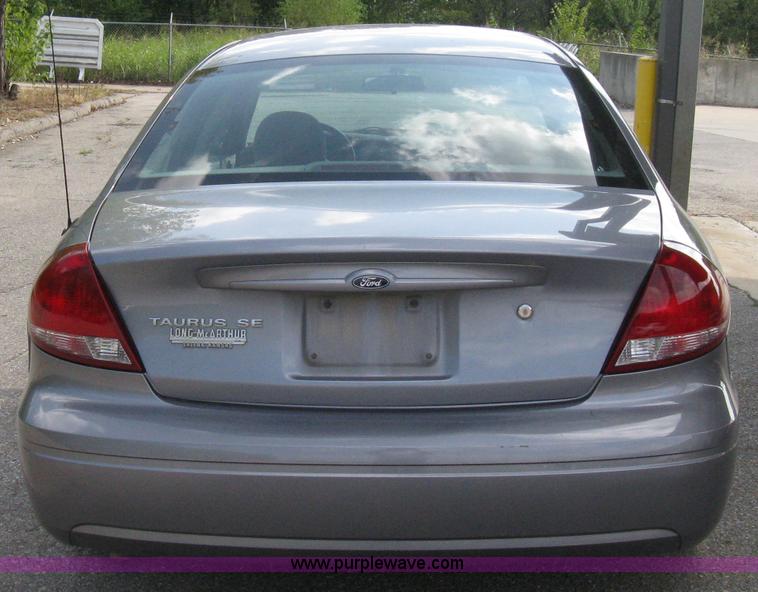 image for item 5115 2007 Ford Taurus SE