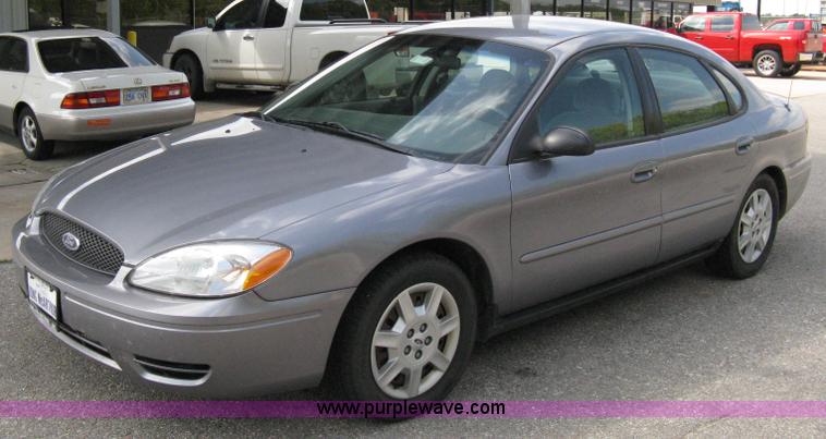 image for item 5115 2007 Ford Taurus SE
