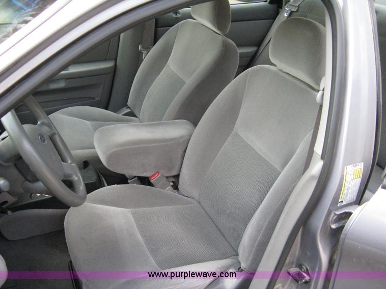 image for item 5115 2007 Ford Taurus SE