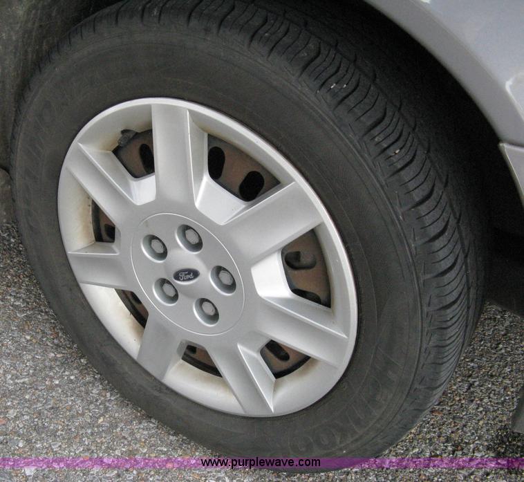 image for item 5115 2007 Ford Taurus SE