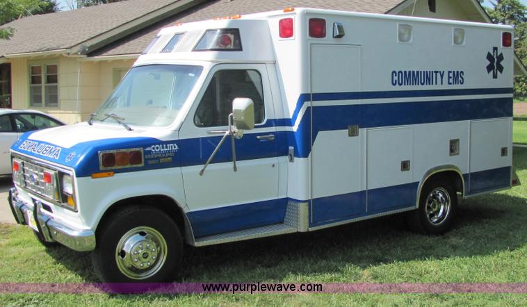 image for item 6840 1988 Ford Econoline E350XL ambulance