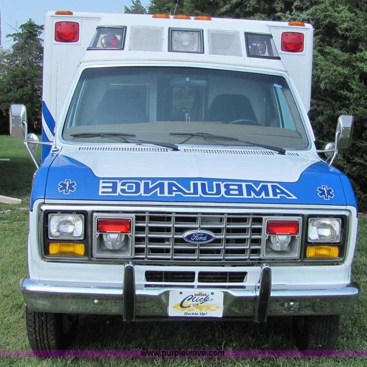 image for item 6840 1988 Ford Econoline E350XL ambulance