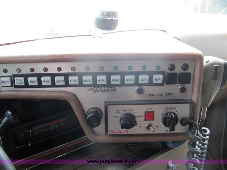 image for item 6840 1988 Ford Econoline E350XL ambulance