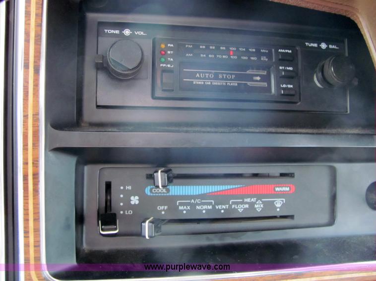 image for item 6840 1988 Ford Econoline E350XL ambulance