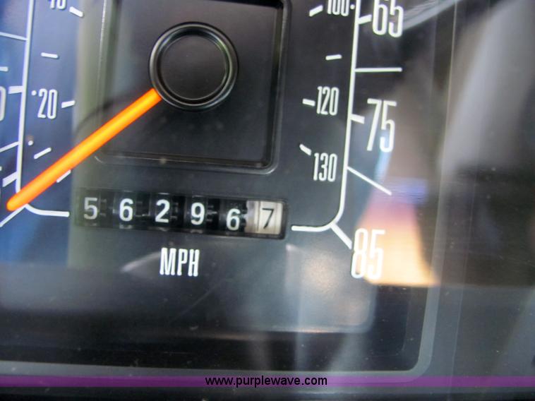 image for item 6840 1988 Ford Econoline E350XL ambulance