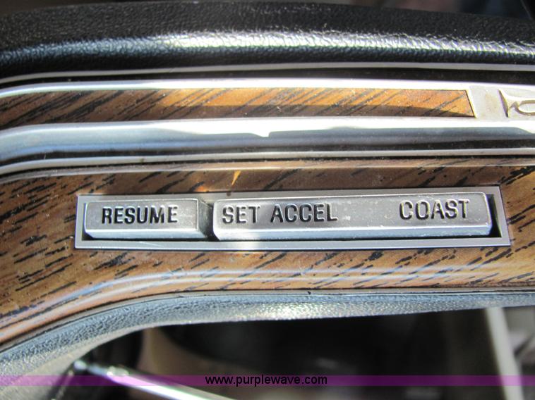 image for item 6840 1988 Ford Econoline E350XL ambulance