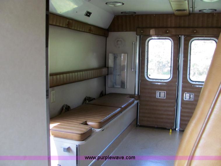 image for item 6840 1988 Ford Econoline E350XL ambulance
