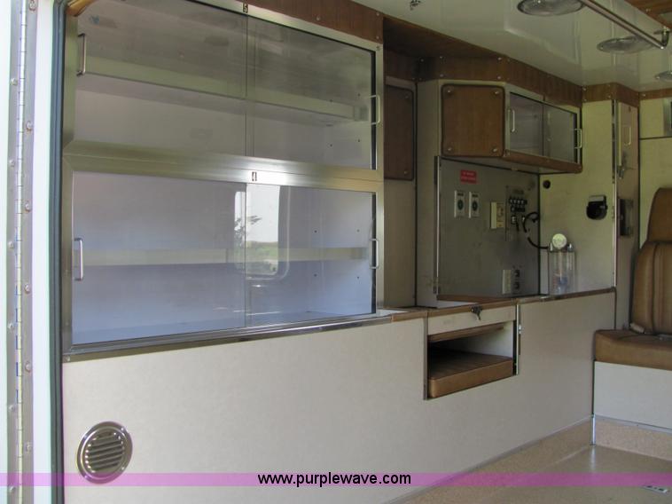 image for item 6840 1988 Ford Econoline E350XL ambulance